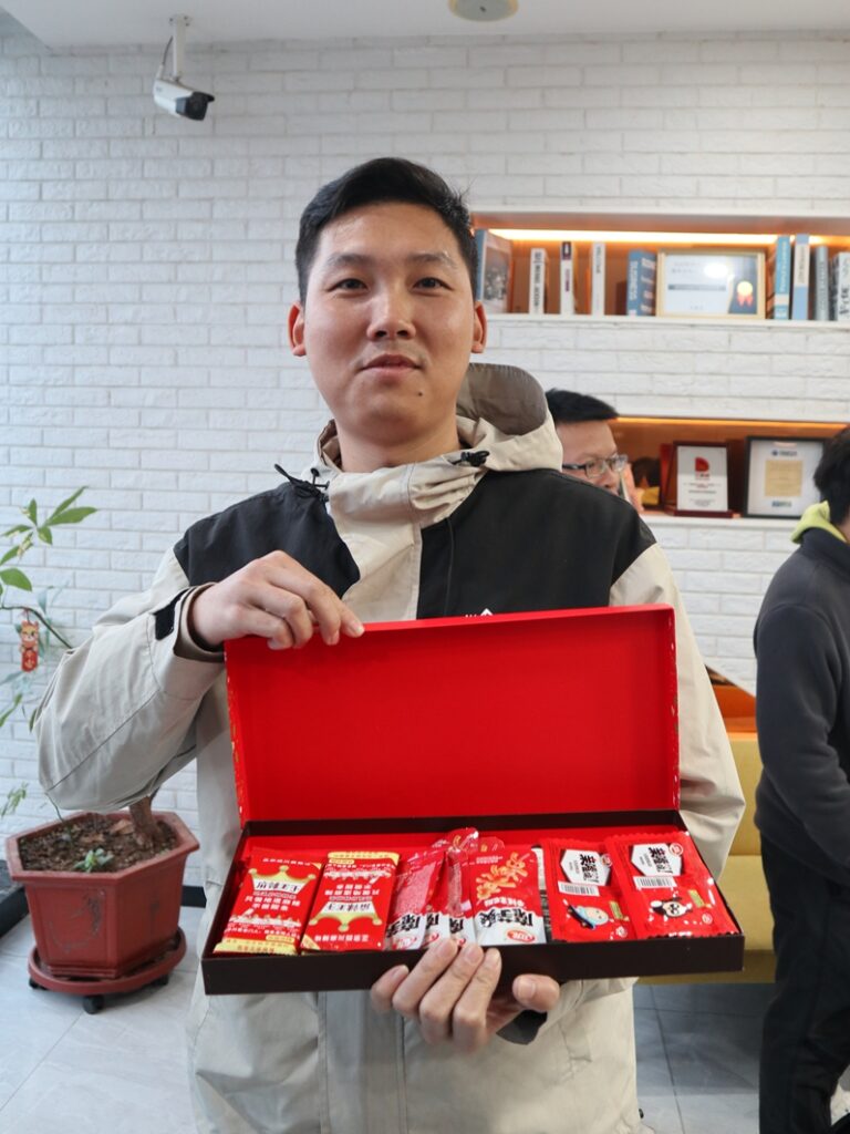 PTI 圣诞奇趣派对：暖意在礼物间流淌（images 4）